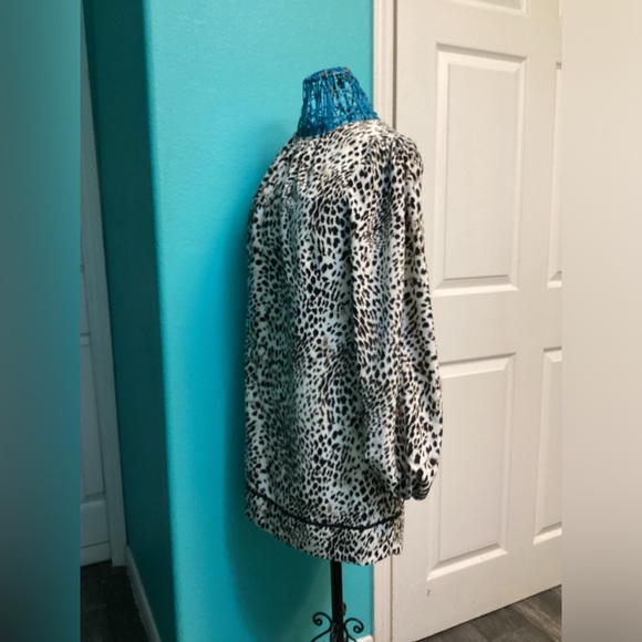 💥PRICE DROP💥 Elizabeth Animal Print Long Blouson Sleeve Shift Mini Dress. - Picture 4 of 7